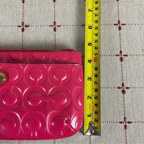 COACH Peyton Signature Embossed Patent Leather Hot Pink Lg Wristlet Clutch Auth - Picture 9 of 11